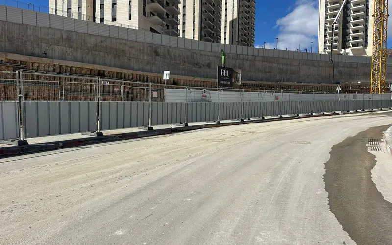 ריתוך רשת לפאנל גדר זמנית במפעל ליקו-גדר ריתוך רשת לפאנל גדר זמנית במפעל ליקו-גדר