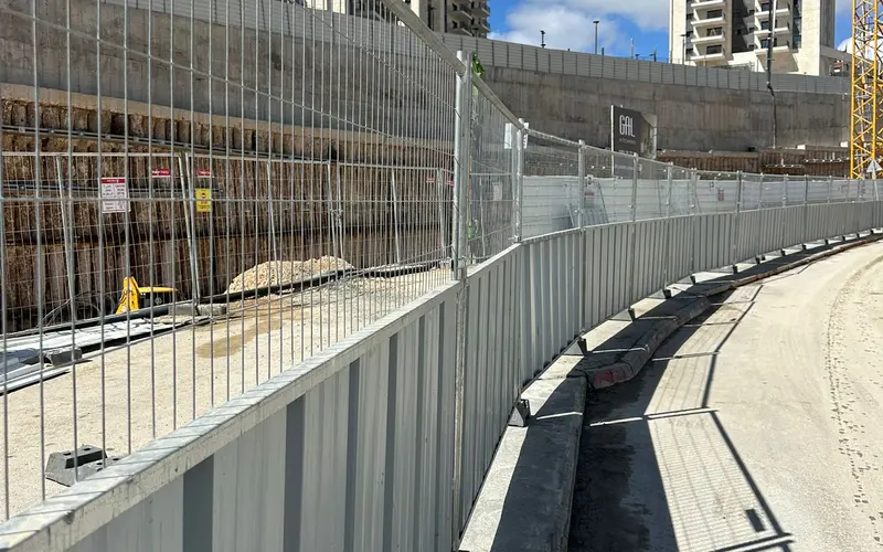 פאנלי גדר זמנית מגולוונים לאחר ייצור במפעל ליקו-גדר פאנלי גדר זמנית מגולוונים לאחר ייצור במפעל ליקו-גדר