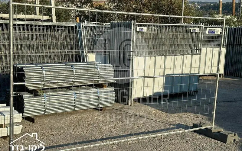 גדר ירושלמית — פאנל גדר זמנית עם חיזוק אמצעי מבית ליקו-גדר
