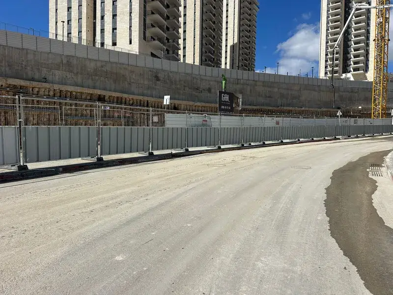ריתוך רשת לפאנל גדר זמנית במפעל ליקו-גדר — שלב מרכזי בייצור